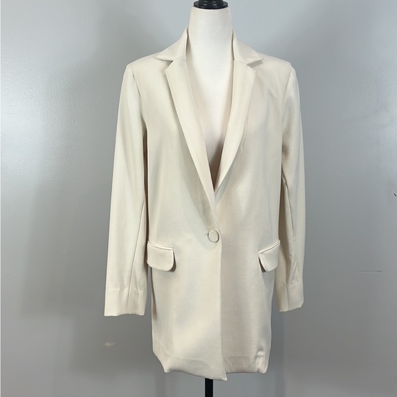 Silvia Tcherassi Pearl Single Breasted Blazer with Sequin Stripe to Centre Back - Picture 8 of 17